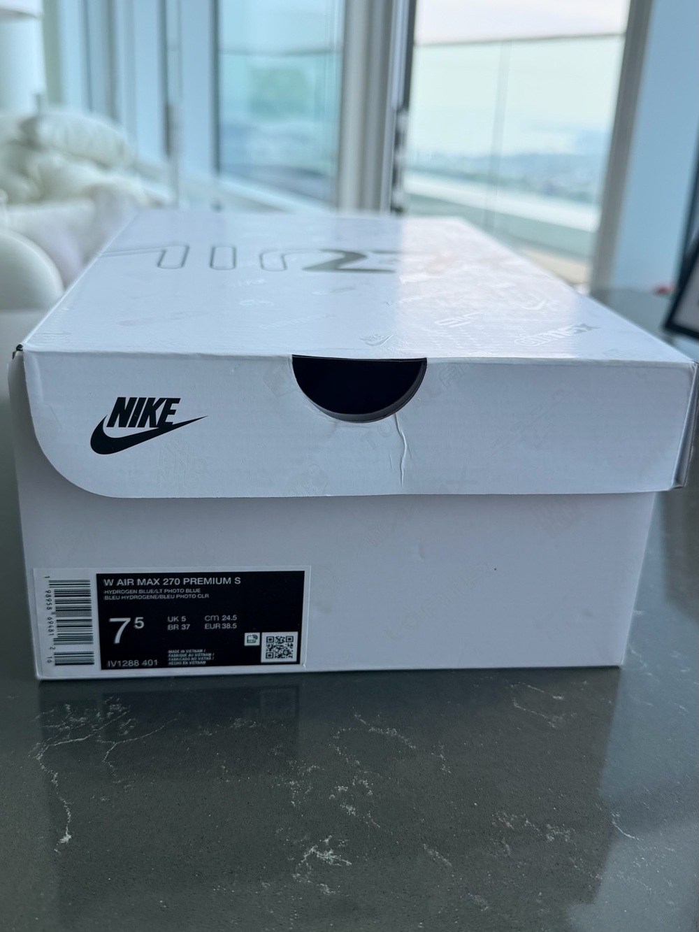 Nike White and Black Women’s Sneakers Box (W Air Max 270 Premium S)